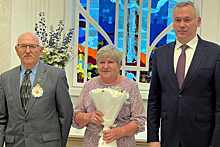 Губернатор Андрей Травников наградил супружеские пары со стажем медалями «За любовь и верность»
