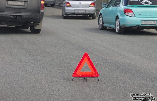 В Екатеринбурге неадекватный водитель протаранил четыре машины