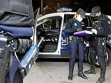 Тренера «Падерборна» задержали в Испании по обвинению в изнасиловании 25-летней девушки, но освободили без условий. Он настаивал, что все по обоюдному согласию