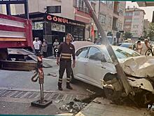 Турок разнёс несколько транспортных средств на своём автомобиле