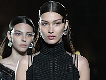 Кендалл Дженнер, Белла Хадид, Джоан Смоллс и дочь Майкла Джексона на показе Givenchy в Париже