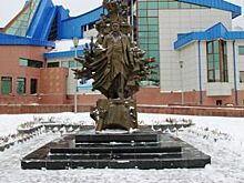 Поиграть на арфе и сходить в кино. Чем предлагают югорчанам скрасить досуг