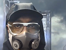 Рэпер выпустил защитную маску за $299. Её можно подключить к смартфону