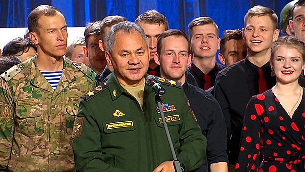 Шойгу предложил курсантам из соседних с Россией стран присоединиться к армейскому КВН