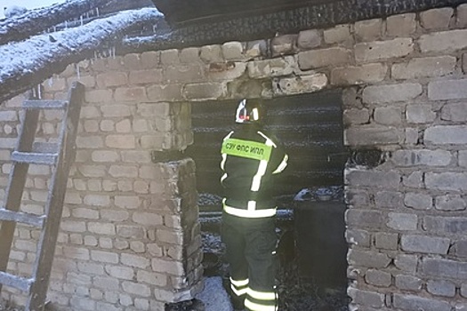 При пожаре в деревянном доме погибли пятеро россиян