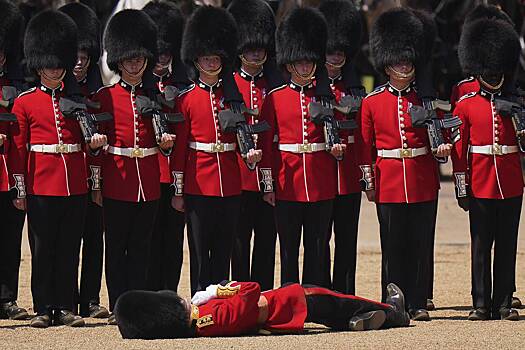 Королевские стражники упали в обморок в ходе репетиции дня рождения Карла III