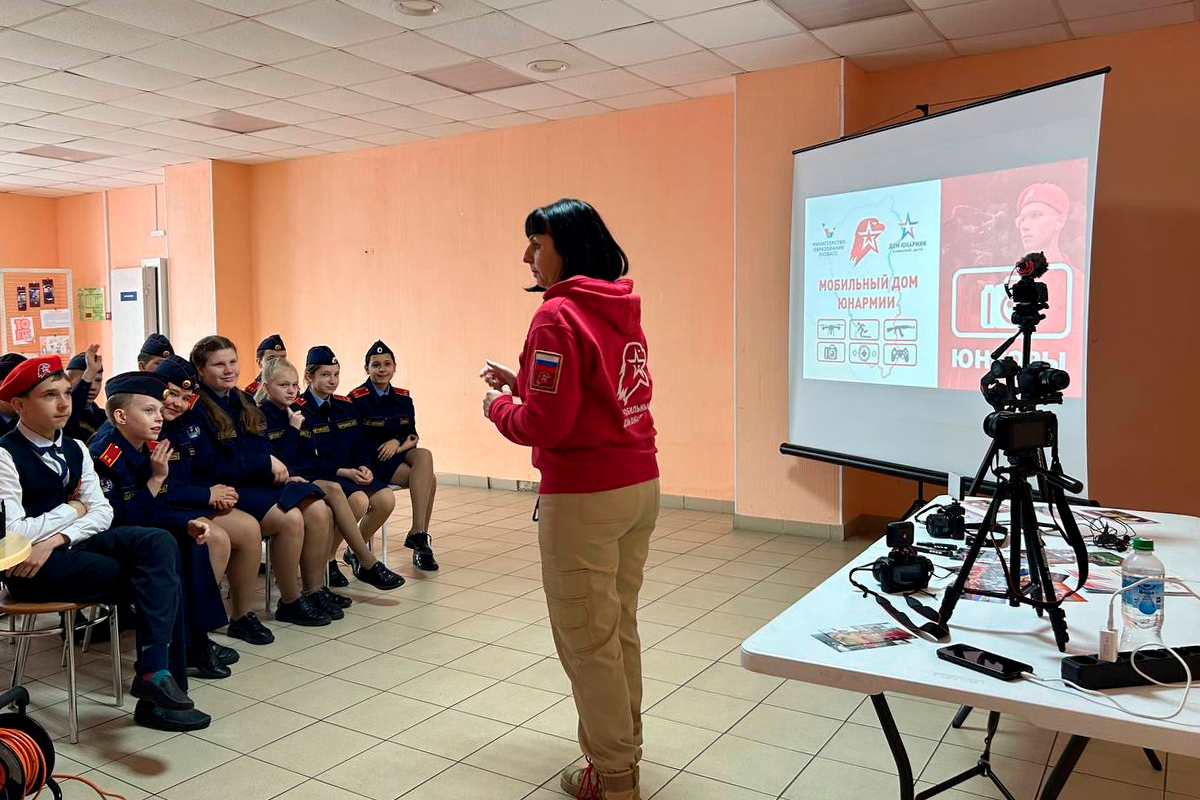 Более 400 школьников Кузбасса стали участниками мастер-классов мобильного Дома Юнармии