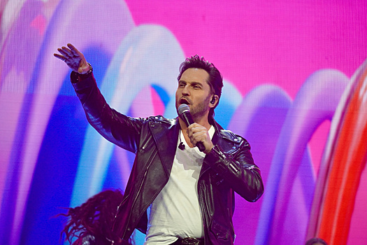 Шоумен Александр Ревва с женой и детьми улетел из России: известно, где находится артист