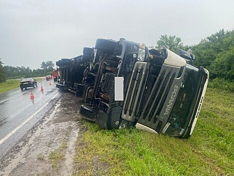 В Малмыжском районе опрокинулся большегруз