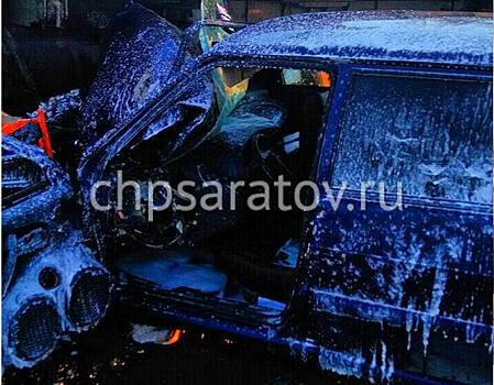 В Саратове двое человек пострадали в аварии с КамАЗом