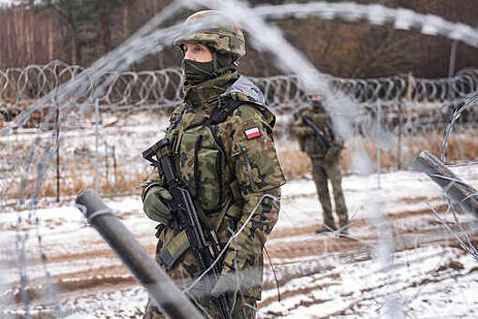 Президент Польши Дуда заявил, что трехсоттысячной армии необходим миллион автоматов