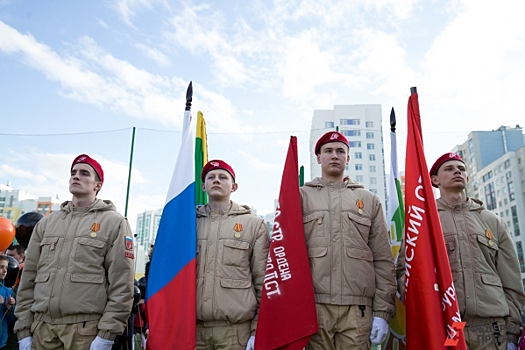 Кадеты и юнармецы Петербурга встретились с участниками и добровольцами СВО