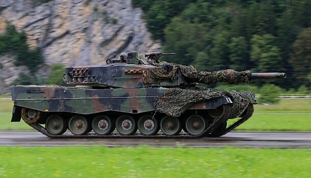 Глава МИД ФРГ Бербок: Берлин не против поставок Киеву немецких танков Leopard третьими странами