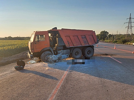 В Курской области в ДТП с грузовиком погиб мотоциклист и его пассажир