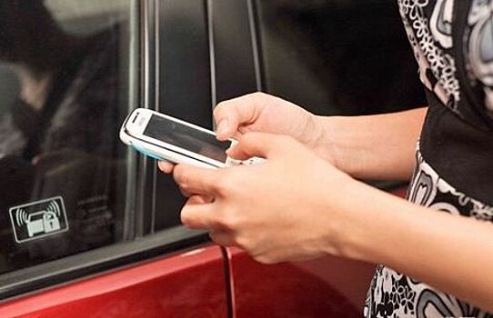 Можно ли простым телефоном открыть дверь машины?