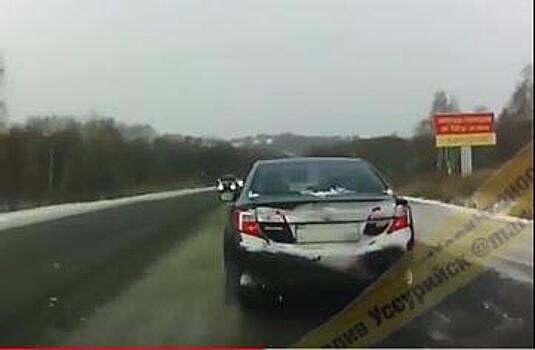 Жительница Приморья «поплатилась» за то, что не уступила дорогу Camry