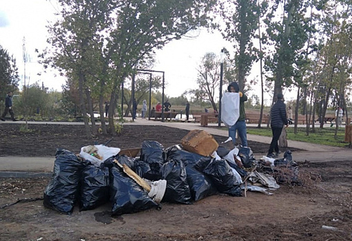 В новом парке на озере Крымское в Кинеле убрали бытовой и строительный мусор