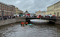 В комтрансе Петербурга отреагировали на падение автобуса в реку