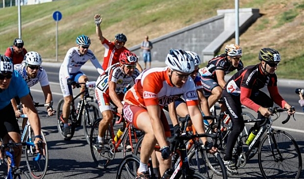 В День города по Нулевой продольной Волгограда пронеслись десятки велосипедистов