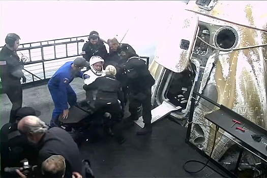 Экипаж с заболевшим астронавтом досрочно вернулся с МКС