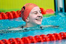 Чикунова выиграла золото чемпионата России по плаванию на короткой воде, Ефимова — третья