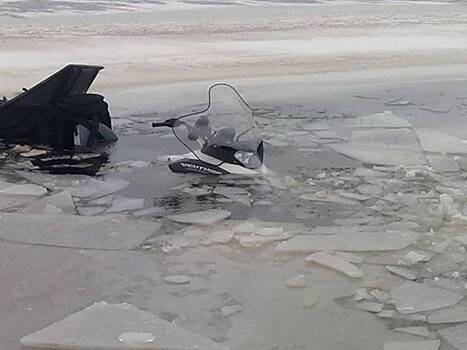 На Ямале водитель снегохода провалился под лед и утонул