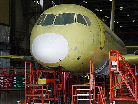 Самолет SJ-100 поднимется в воздух с российским двигателем в декабре