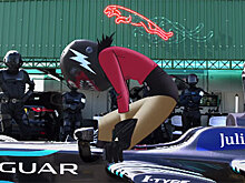 Нудлз из Gorillaz прокатилась на электрическом болиде Jaguar