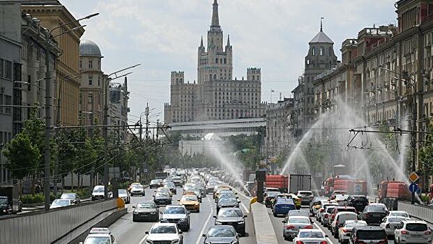 Учёный посоветовал не оставаться в Москве в жару