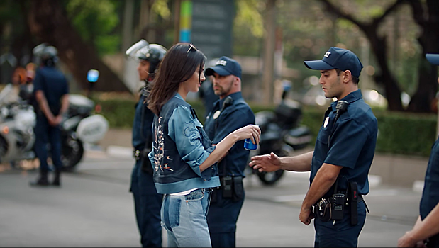 Лучше поздно, чем никогда: Кендалл Дженнер готова извиниться за рекламу Pepsi!