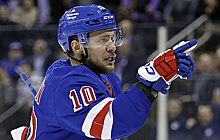 Панарин продлил результативную серию в НХЛ, повторив рекорды "Рейнджерс" и среди россиян