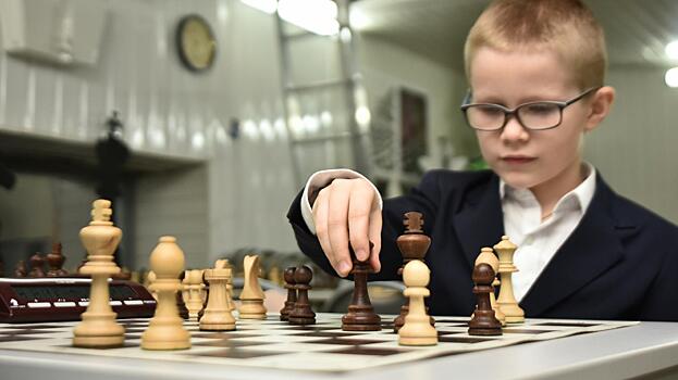 Черные против белых. 500 юных вологжан прошли отборочный этап школьного турнира по шахматам