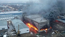 В Люберцах загорелись склады с бытовой химией