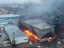 В Люберцах загорелись склады с бытовой химией