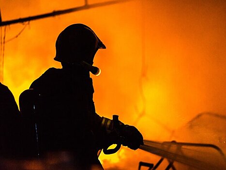 Возгорание нефтепродуктов на площади в 300 "квадратов" произошло в Волгограде