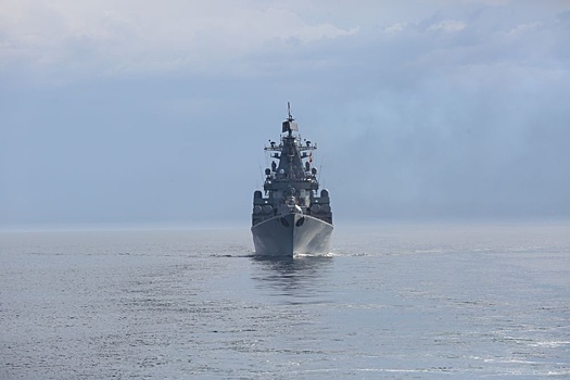 Ракетный крейсер "Маршал Устинов" провел стрельбы в Баренцевом море