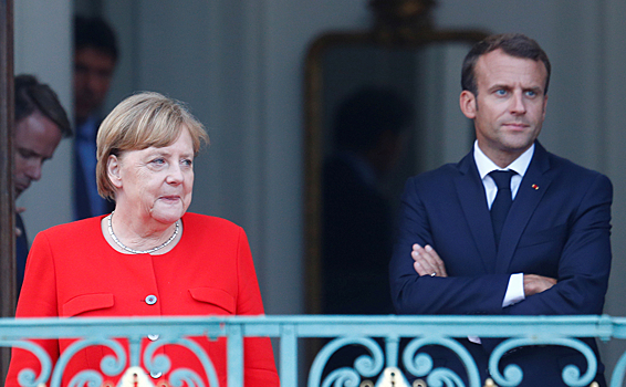 Меркель и Макрон не пожали друг другу руки