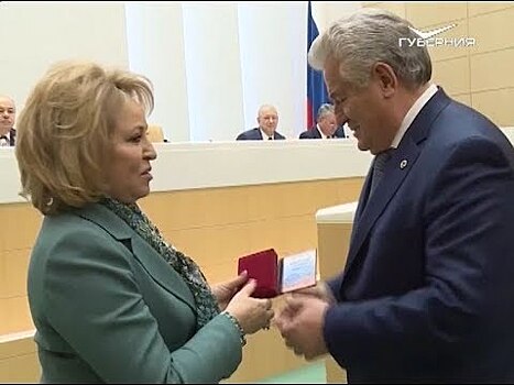 Геннадию Котельникову вручили почетный знак "За заслуги в развитии парламентаризма"