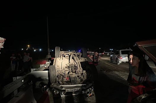 На трассе «Кавказ» столкнулись КамАЗ и Porsche