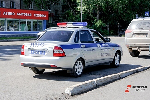 Автомобиль протаранил часовню Александра Невского в Петербурге
