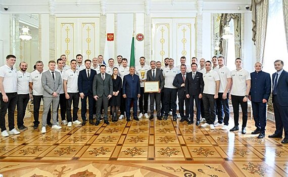 Минниханов наградил спортсменов "Синтеза"