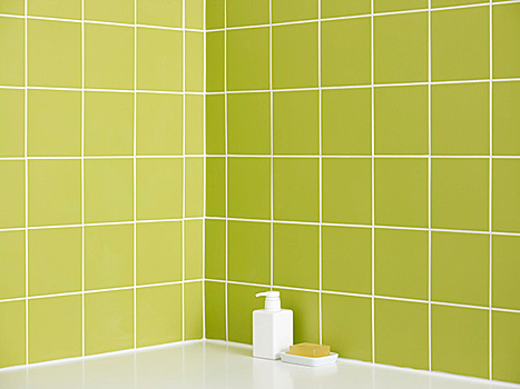 Как обновить ремонт в ванной, не меняя плитку