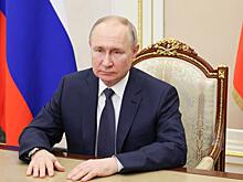 Путин поздравил командующих группировками войск