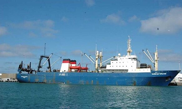 Траулер «Карелия» с заболевшими коронавирусом моряками возвращается в ближайший порт