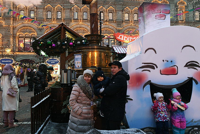 Люди на Красной площади в Москве