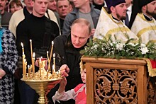 Путин подарил собору в Санкт-Петербурге икону