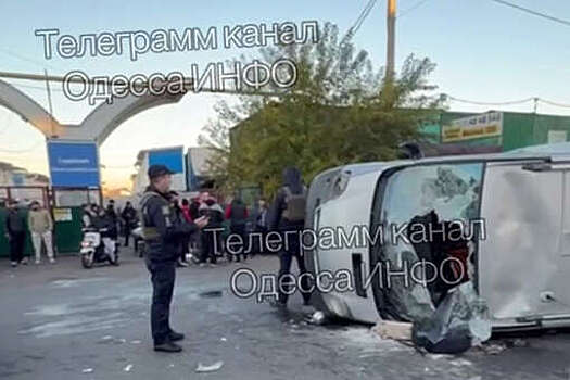 "Страна.ua": жители Одессы в ходе драки с военкомами перевернули автомобиль ТЦК