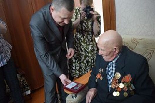 Южноуральскому ветерану вернули медаль, потерянную в боях под Калининградом