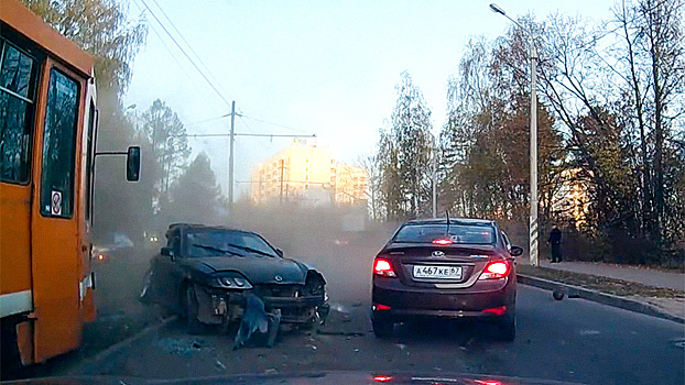 Привет со встречки: жуткое ДТП с трамваем в Смоленске