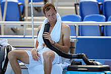 Теннисисту Медведеву понадобилась медицинская помощь во время матча на Олимпиаде